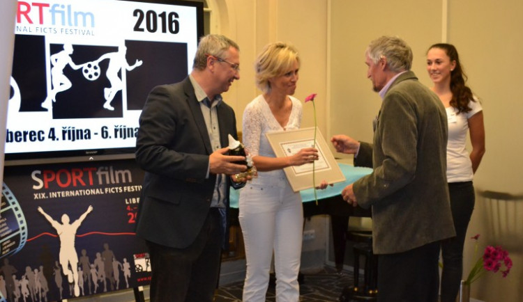 Slacklinerka Kuchařová i tenista Štěpánek. SPORTFILM představí osobnosti i snímky