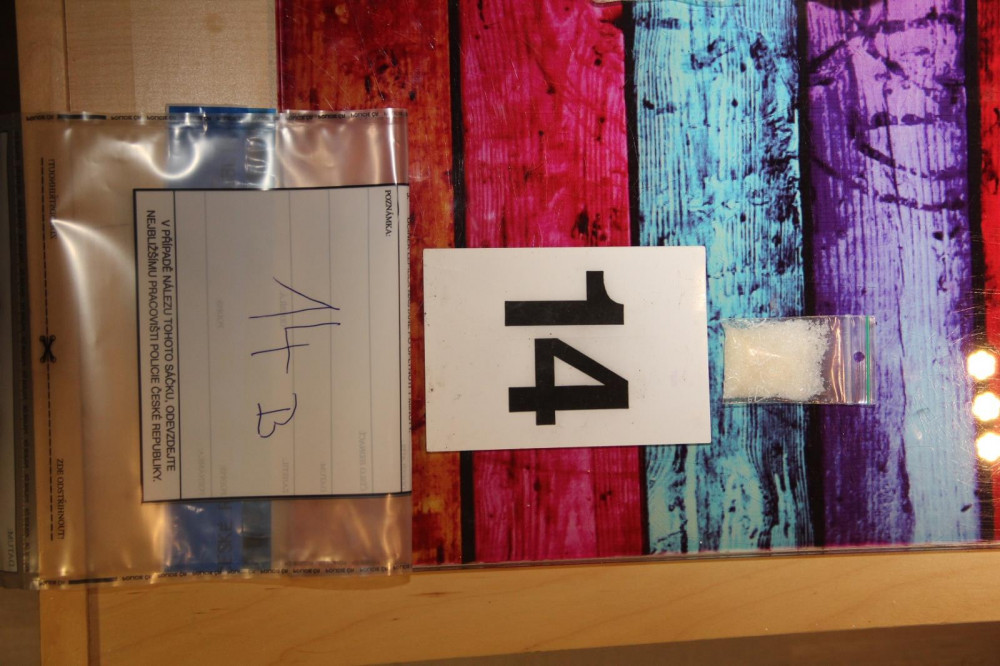 FOTO: Pražští kriminalisté rozprášili skupinu dealerů a výrobců pervitinu