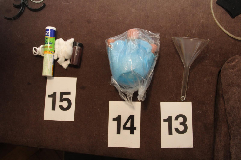 FOTO: Pražští kriminalisté rozprášili skupinu dealerů a výrobců pervitinu