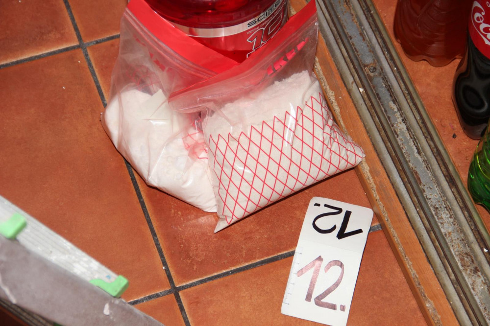 FOTO: Pražští kriminalisté rozprášili skupinu dealerů a výrobců pervitinu