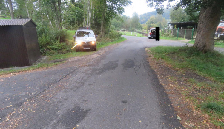 Motorkář při odbočování vjel do protisměru a srazil se s cyklistou
