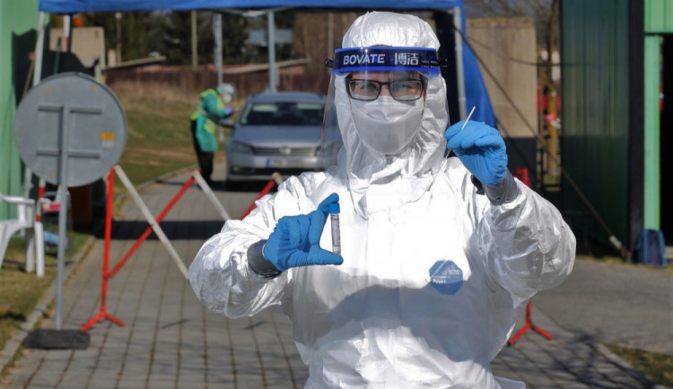 8618. Nakažených kronavirem za pátek skokově přibylo