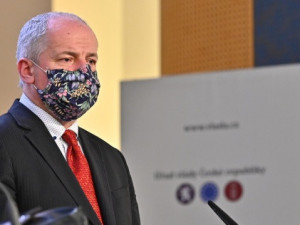 Prymula: Nárůst nakažených je enormní, je nutné opatření zpřísnit