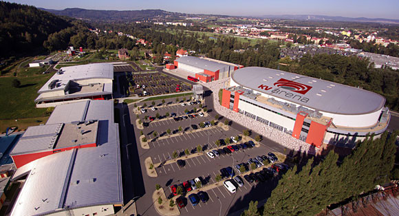 Sportoviště i divadla v Karlovarském kraji čekají další ztráty