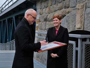 Železniční most v Pňovanech a zavěšená lávka pro pěší i cyklisty má Cenu Patria Nostra