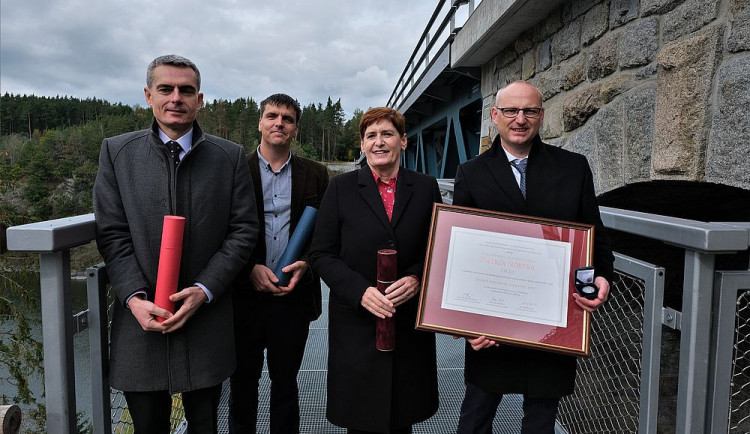 Laureáti Ceny Patria Nostra se zastupující hejtmankou Marcelou Krejsovou