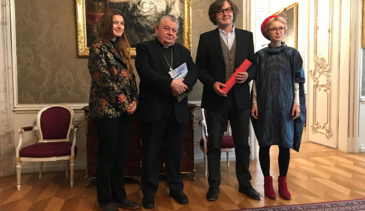 Cenou Arcibiskupství pražského Patria Nostra byl oceněn kostel sv. Václava v Sazovicích