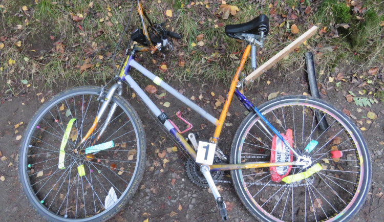 Se šesti pivy sedl na kolo, u přehrady se vyboural