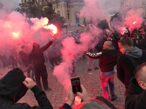 Babiš i Zeman odsoudili bitku fanoušků, ocenili postup policie