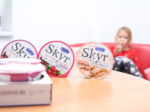 Islandská tradice v českých domovech. SKYR Bohušovické mlékárny zasytí, potěší a osladí vám den. A venku má novou zimní edici!