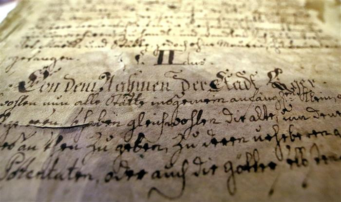 Kronika Chebu z 18. století se prodávala na bleším trhu v německém Frankfurtu