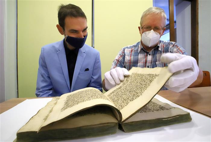 Kronika Chebu z 18. století se prodávala na bleším trhu v německém Frankfurtu