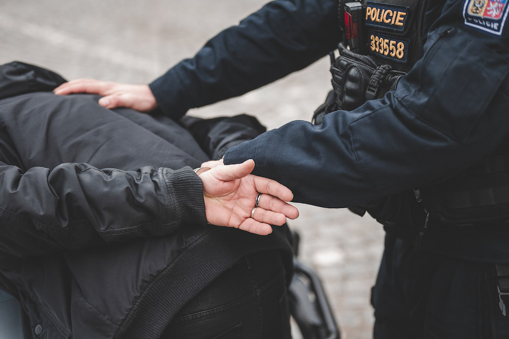 Střelec z Příbrami se ukrýval v Budějcích. Dopadla ho zásahová jednotka