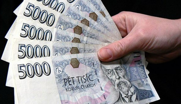 Za neplatiče alimentů zřejmě bude poskytovat výživné na děti stát