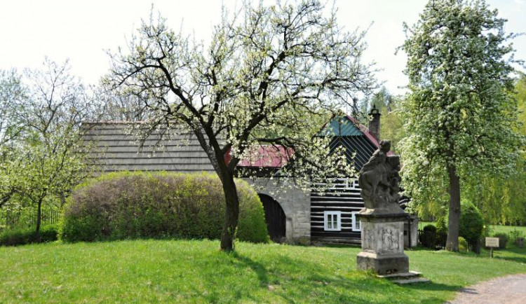 TIP NA VÝLET: Poznávejte české dějiny v pískovcových plastikách v Českém ráji