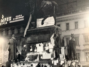 Nikdo nevěděl, jak to bude dál, říká účastník a autor fotek z listopadu 1989.