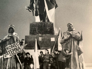 Nikdo nevěděl, jak to bude dál, říká účastník a autor fotek z listopadu 1989.