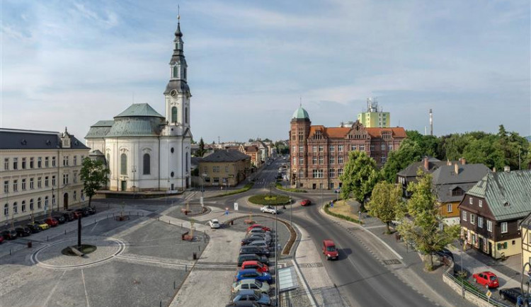 Za skláři, do muzeí i k přehradě vás zavede Cesta skla. Nyní i online