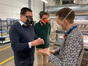 Europoslanec Zdechovský podpoří v Bruselu plzeňského výrobce ochranných masek WPA