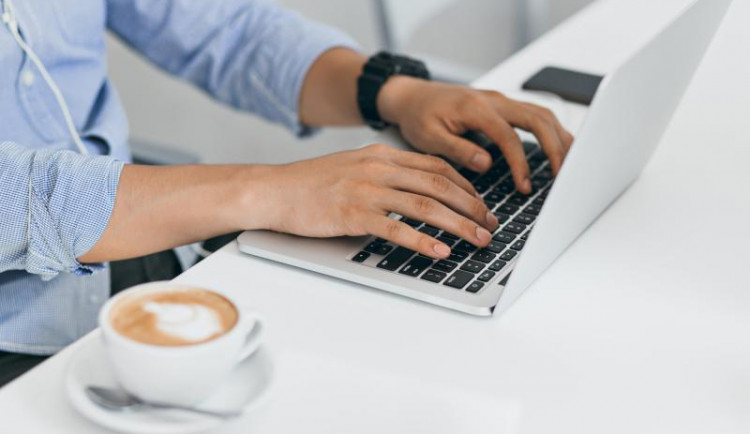 Češi letos rozeslali už 100 milionů zpráv přes datové schránky. Padne rekord?