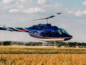 Proletět se vrtulníkem nebylo nikdy jednodušší. Projekt Rozlétejme Česko právě startuje