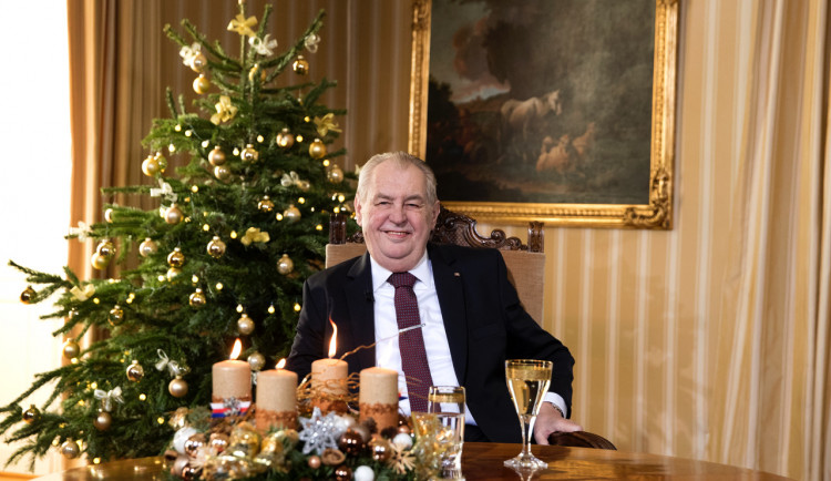 Zeman vyzval lidi, aby se očkovali proti covidu-19.