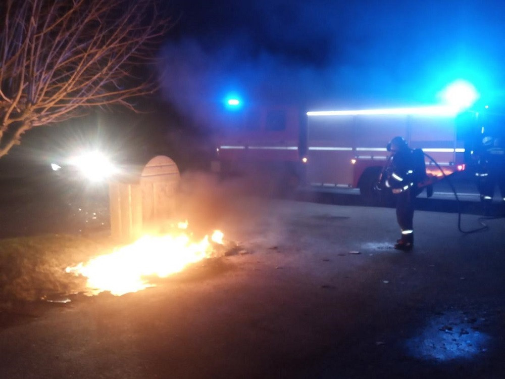 Požár kontejneru v Trnově