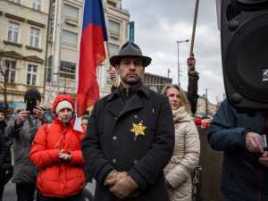 Davidova hvězda jako symbol nesouhlasu s očkováním? Nepochopitelné, shodují se politici i židovská obec