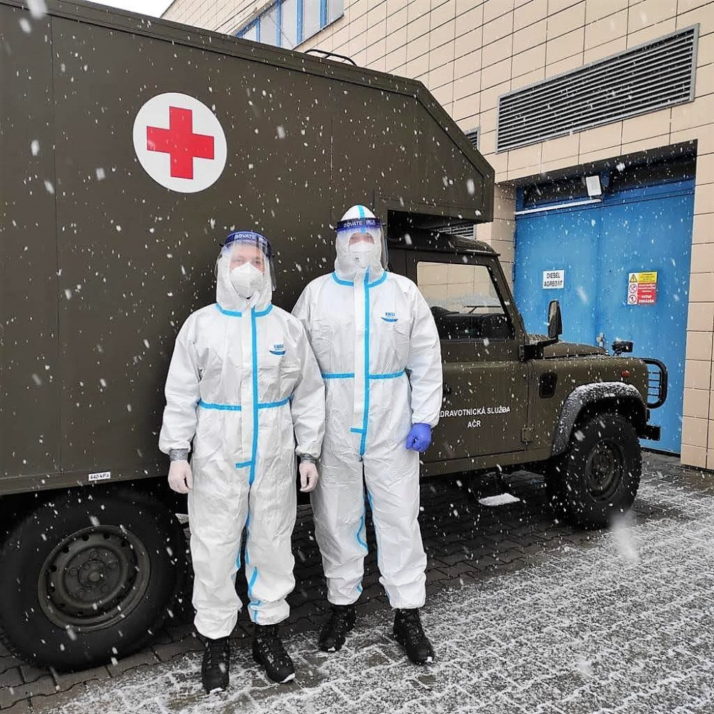 Armádní specialisté pomáhají v Domažlické nemocnici bojovat s covidem