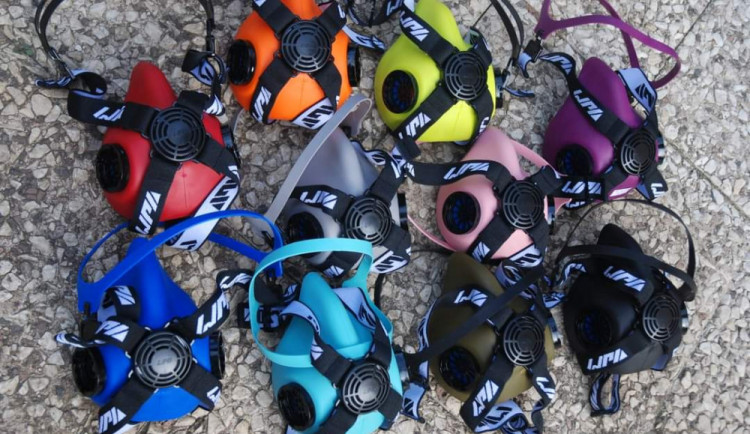 size4-16106133341731-2-spickove-nanomasky-plzenske-firmy-wpa-dostal-darem-i-cesky-cerveny-kriz