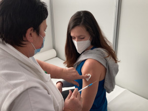 Ministerstvo zdravotnictví doporučilo přerušit očkování na covid první dávkou