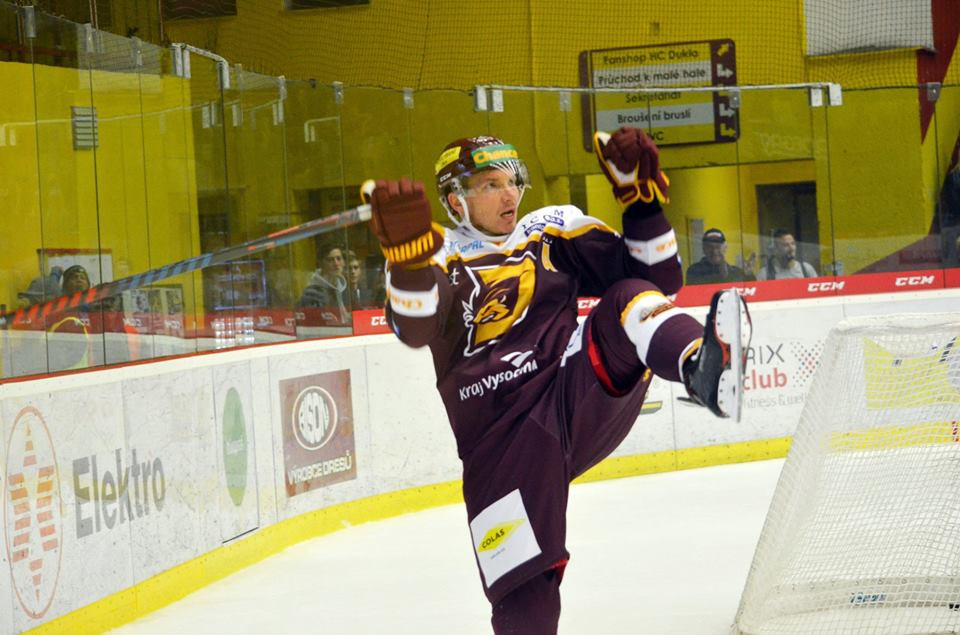 Dukla udolala Slavii v prodloužení a vrací se do čela tabulky