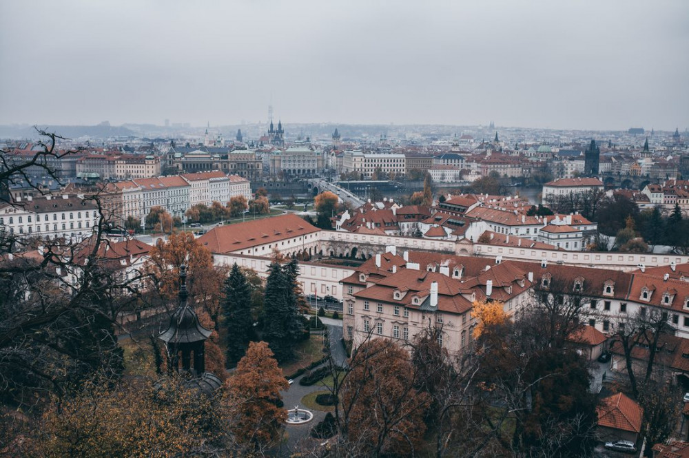 V Praze bude mít ulici závodník Ferrari. Svůj park bude mít i básník Kolář