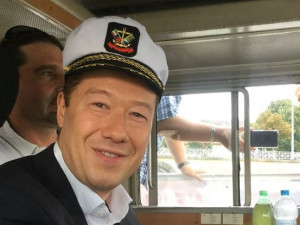 Okamura se má omluvit europoslancům za tvrzení o migrantech