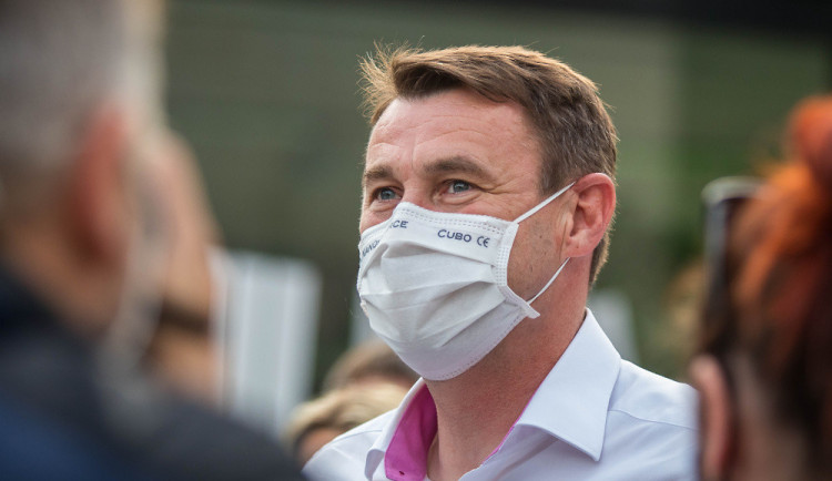 Hejtmani chtějí jednat s vládou o postupu bez nouzového stavu