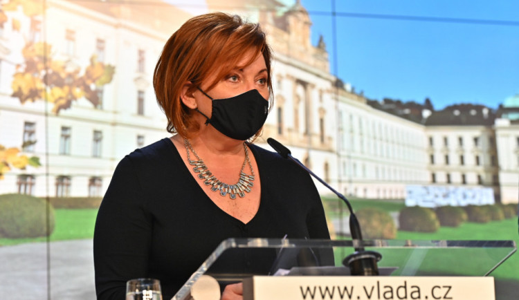 Vláda navrhla schodek rozpočtu 500 mld, podle expertů je absurdní