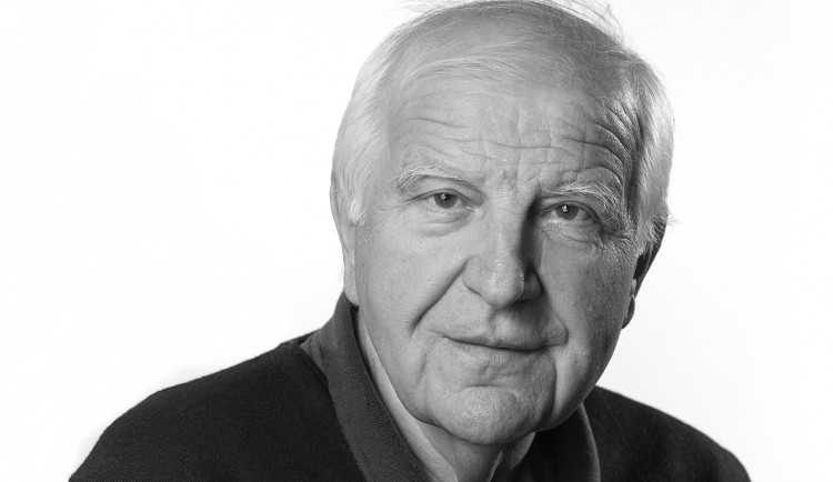 Na Otakara Černého vzpomínají jako na legendárního novináře i zakladatele ČT sport