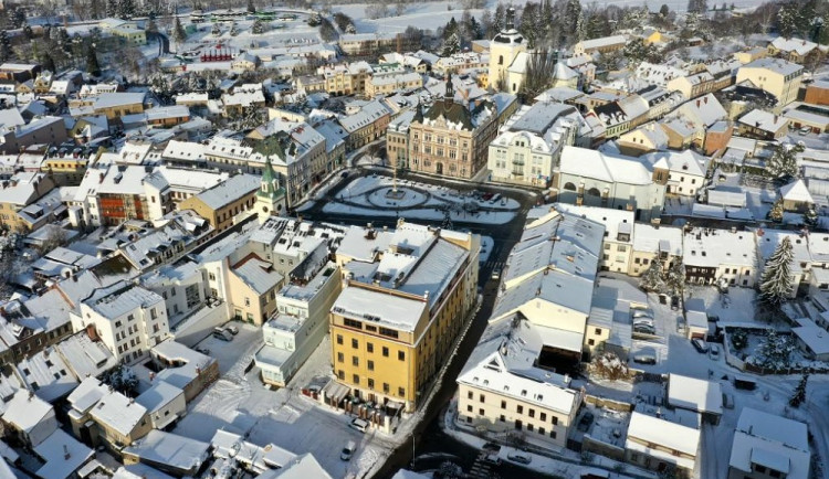 Turnov spotřeboval na zimní údržbu už stovky tun soli a drti. Bude hledat další rezervu v rozpočtu