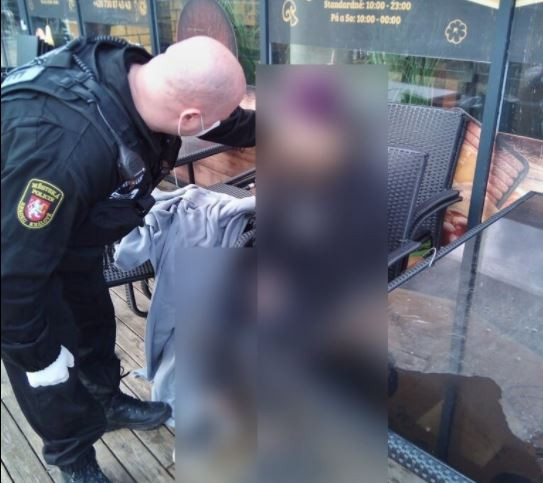 Šestnáctiletá dívka skončila v Hradci na záchytce