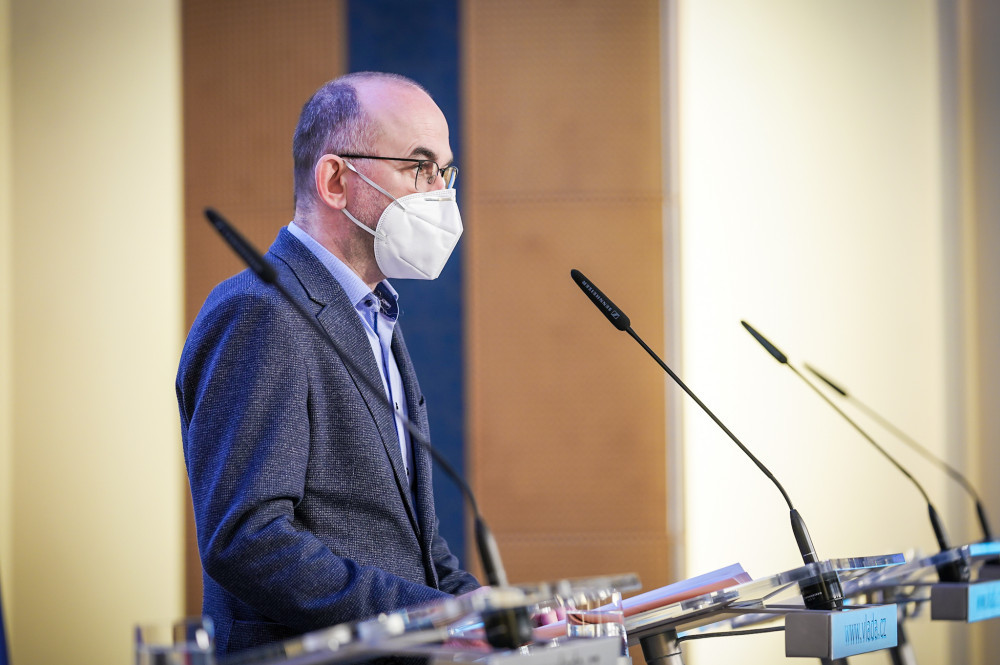 Hejtmani budou moct do nemocnic povolat další lékaře a sestry