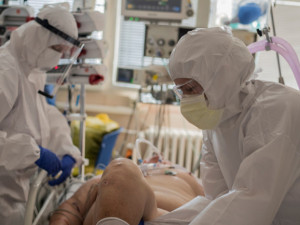 Nemocnice jsou na hraně, Polsko avizovalo svou připravenost pomoci