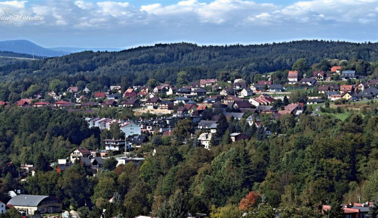 Život v okleštěné Stráži? I tak mohou lidé vyrazit na procházku do lesa, tvrdí starostka