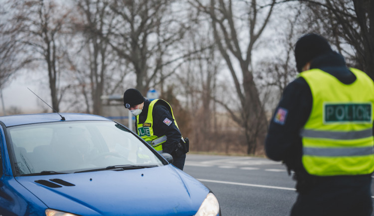 Ministerstvo dopravy plánuje změnu bodového systému, neplatičům pokut bude policie zabavovat značky