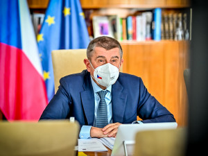 Babiš kritizuje dělení vakcín v EU, pacientů s covidem v Česku ubývá