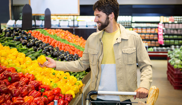 Hledaný muž snědl v obchodě papriku. Při útěku mu vypadl iPhone se všemi údaji