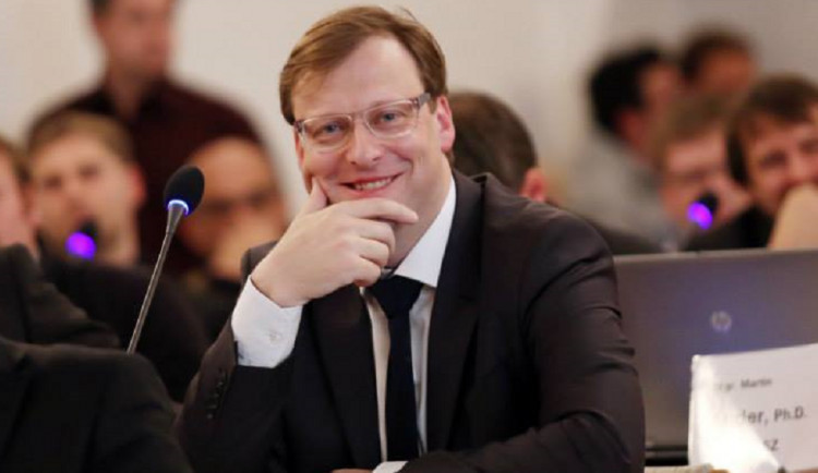 Bartíkovi, který nařkl Zemana, že má rakovinu, snížil soud náklady za řízení