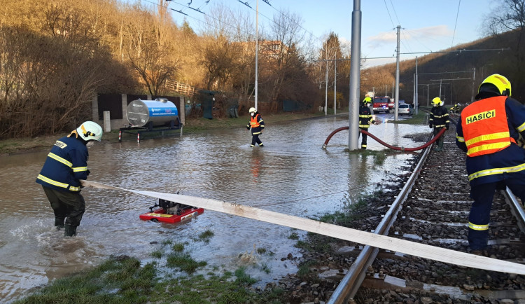 V Brně znovu prasklo potrubí. Na stejném místě jako v pátek