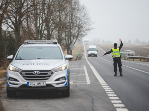 Jaká opatření budou platit od pondělí? Skončí kontroly na hranicích okresů, otevřou se některé obchody