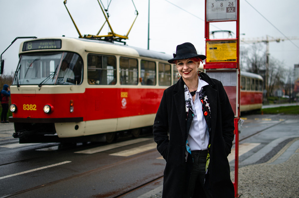 Praha je tramvajové město, říká pražská Tramvajačka Karolína z Instagramu