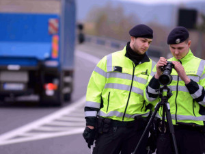 Policie bude dnes na stovkách míst v ČR měřit rychlost aut